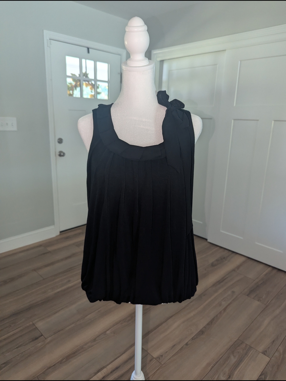 Cable & Gauge Black Sleeveless Pleated Bow-Shoulder Camisole